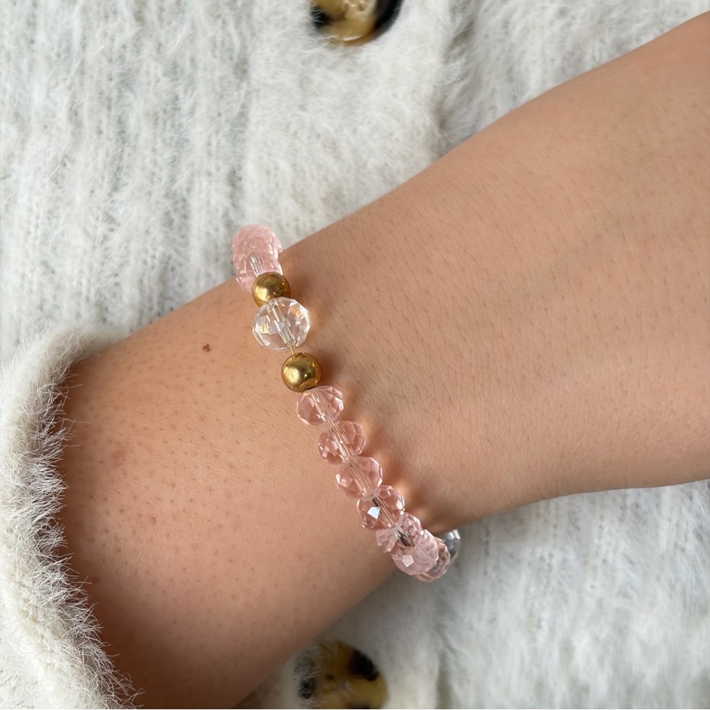 Elegant Pink and Gold Beaded Bracelet - Picture 9 of 9